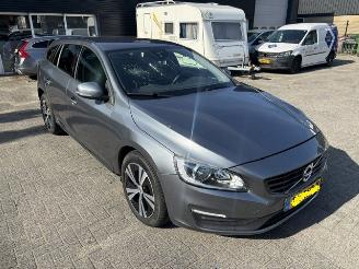 Vaurioauto  passenger cars Volvo V-60 2.0 T4 Momentum 190pk 2017/9