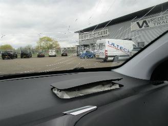 Peugeot 208 1.2 PURE TECH BLUE LION 5DRS picture 14