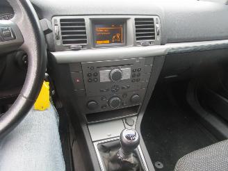 Opel Vectra 2.2-16V Cosmo sedan picture 14