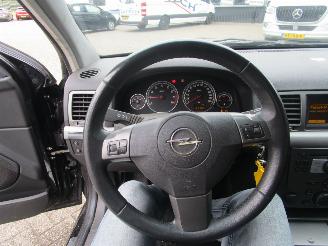 Opel Vectra 2.2-16V Cosmo sedan picture 15