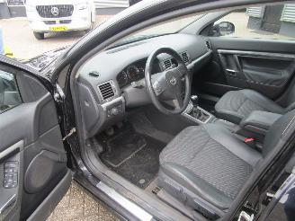 Opel Vectra 2.2-16V Cosmo sedan picture 9