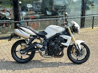 Triumph Speed Triple 675 picture 2