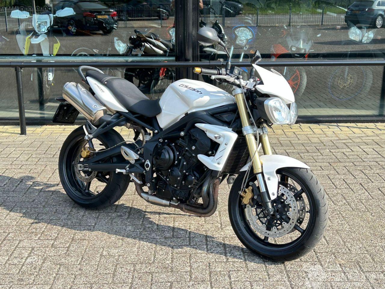 Triumph Speed Triple 675