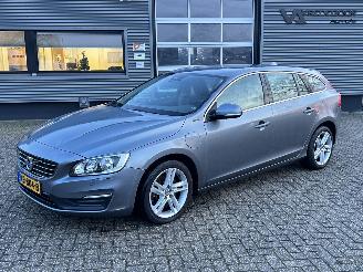 krockskadad bil auto Volvo V-60 2.4 D5 Twin Engine Lease Hydrid automaat 2016/11