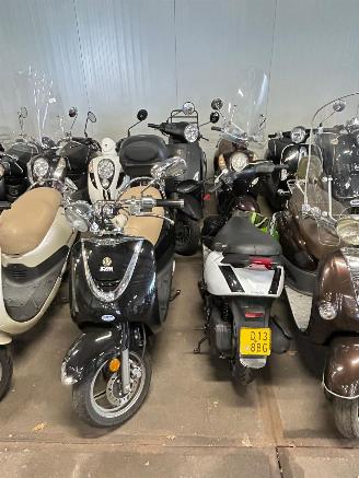 Sym  Partij 47 scooters picture 10