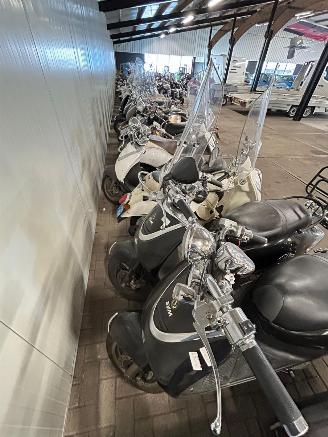 Sym  Partij 47 scooters picture 18