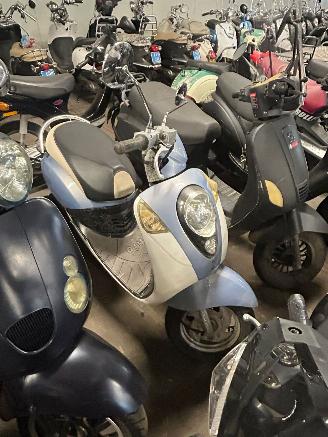 Sym  Partij 20 scooters picture 15