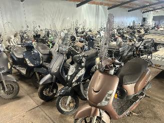 škoda koloběžky Overige  100+ scooters te koop. 2025/1