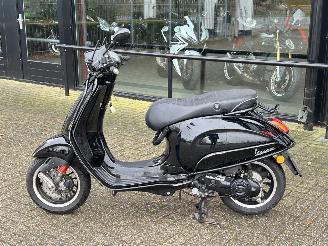 Vespa  Sprint 50 4T picture 2