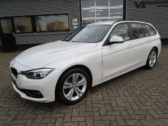 krockskadad bil auto BMW 3-serie 316D Touring Executive 2017/3