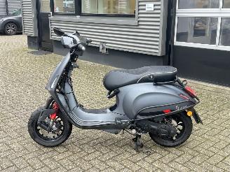 Vespa  Sprint 50 4T picture 2