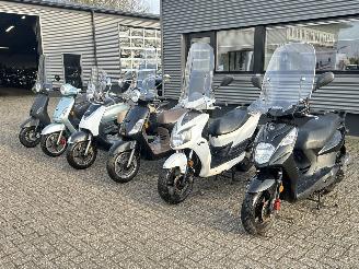 krockskadad bil bromfiets Sym  Partij 6 scooters 2018/1