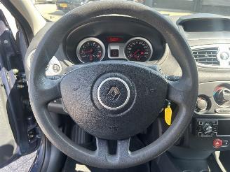 Renault Clio 1.6-16V Privilège picture 15