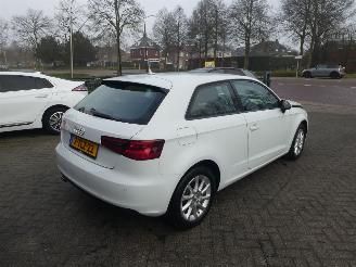 krockskadad bil auto Audi A3 1.2 TFSI Attraction Pro Line plus 2014/3