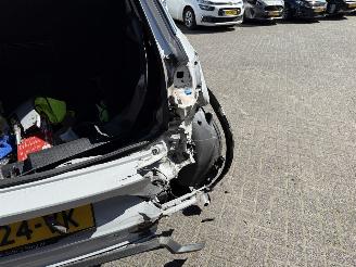 Volkswagen T-Roc 1.6 TDI Style Business  SUV 5-dr. picture 18