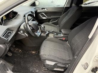 Peugeot 308 1.2 PureTech Blue Lease picture 15