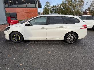 Peugeot 308 1.2 PureTech Blue Lease picture 5