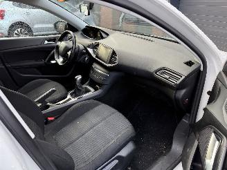 Peugeot 308 1.2 PureTech Blue Lease picture 19