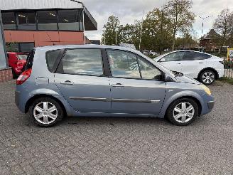 Renault Scenic 2.0-16V Expression Comfort picture 6