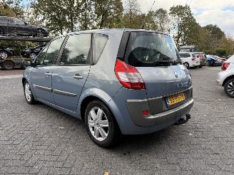 Renault Scenic 2.0-16V Expression Comfort picture 3