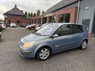 Renault Scenic 2.0-16V Expression Comfort picture 2