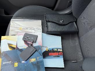 Renault Scenic 2.0-16V Expression Comfort picture 21