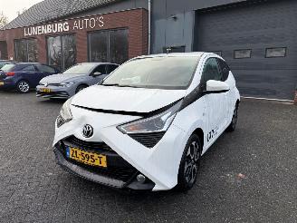damaged passenger cars Toyota Aygo 1.0 VVT-i x-cite Hatchback 5-dr. 2019/6