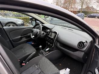 Renault Clio 0.9 TCe Authentique  Hatchback 5-dr. picture 18