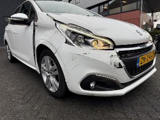 Peugeot 208 1.2 PureTech Signature NAVIGATIE picture 16