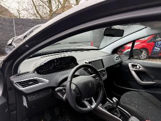 Peugeot 2008 1.2 PureTech Style (SUV 5-dr.) picture 17