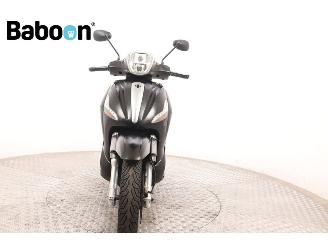Piaggio Beverly 350 Sport Touring ABS picture 3