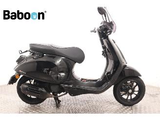 skadebil bromfiets Vespa  Sprint 25KM 2020/5
