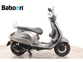 krockskadad bil bromfiets Vespa  Sprint 25KM 2018/2