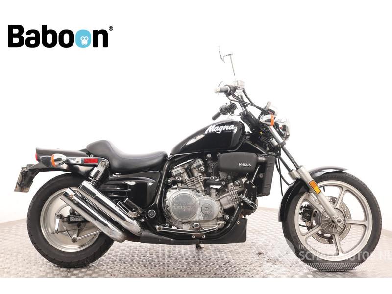 Honda  VF 700 C Supermagna