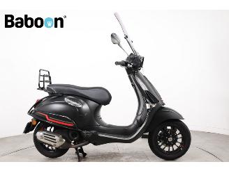 skadebil bromfiets Vespa Sprint 45KM  2020/11
