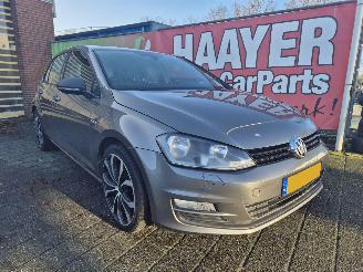 Damaged car Volkswagen Golf 1.0 tsi trendline 2015/12