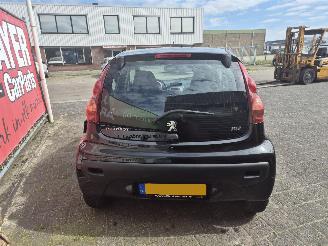 Peugeot 107 1.0 active AIRCO picture 3