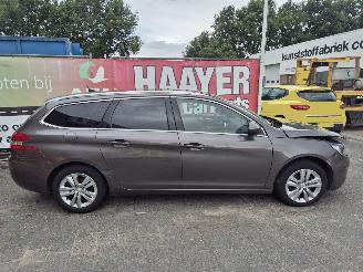 Peugeot 308 1.6 BlueHDI Blue Lease Executive picture 2