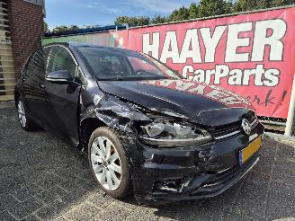 Damaged car Volkswagen Golf 1.0 tsi comfortline business 2019/1