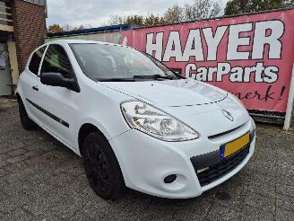 damaged passenger cars Renault Clio 1.2 acces AIRCO 2012/7