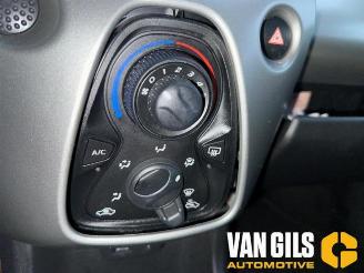 Peugeot 108 108, Hatchback, 2014 1.0 12V picture 21