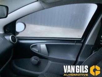 Peugeot 107 107, Hatchback, 2005 / 2014 1.0 12V picture 11