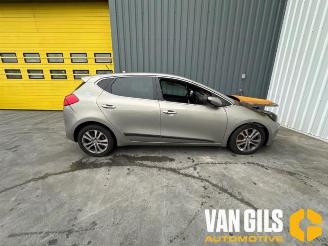 Kia Cee d Cee'd (JDB5), Hatchback 5-drs, 2012 / 2018 1.6 GDI 16V picture 4