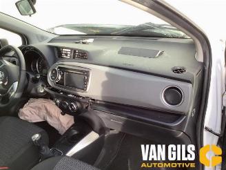 Toyota Yaris Yaris III (P13), Hatchback, 2010 / 2020 1.0 12V VVT-i picture 19