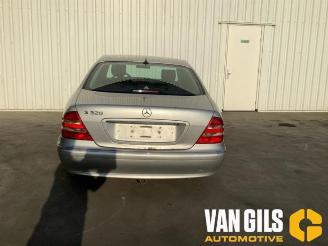 Vrakbiler auto Mercedes S-klasse S (W220), Sedan, 1998 / 2005 3.2 S-320 18V 2000/9