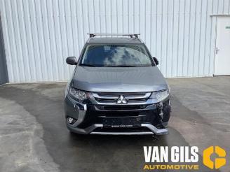Mitsubishi Outlander Outlander (GF/GG), SUV, 2012 / 2022 2.0 16V PHEV 4x4 picture 4