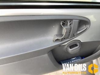 Peugeot 107 107, Hatchback, 2005 / 2014 1.0 12V picture 11