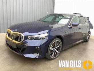 BMW 5-serie 5 serie (G60), Sedan, 2023 530e 2.0 TwinPower Turbo 16V picture 2