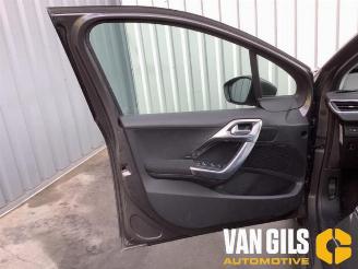 Peugeot 2008 2008 (CU), MPV, 2013 / 2019 1.2 12V e-THP PureTech 110 picture 13