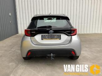 Vrakbiler auto Toyota Yaris Yaris IV (P21/PA1/PH1), Hatchback, 2020 1.5 12V Hybrid 115 2021/12